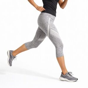 Athleta High Rise Capri Leggings Gray Space Dye Size L Stretch Performance